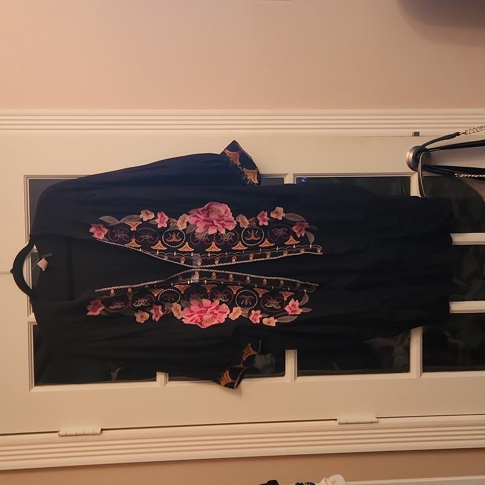 NWOT Paparazzi Kimono Robe Embroidered Flowers 💐